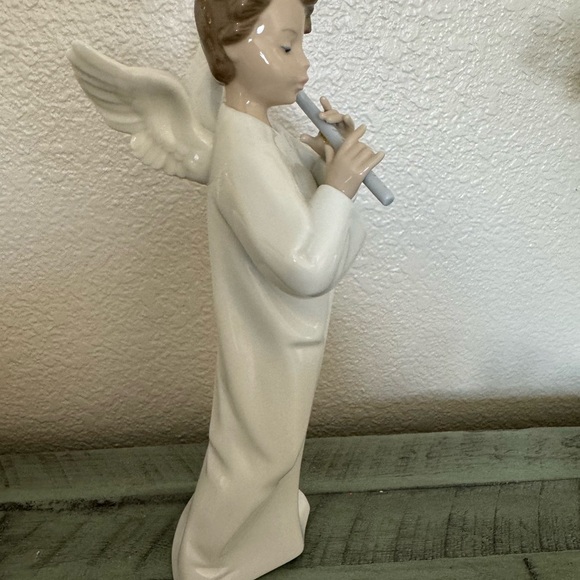 Lladro Nao Porcelain Angel with Flute - Picture 3 of 8